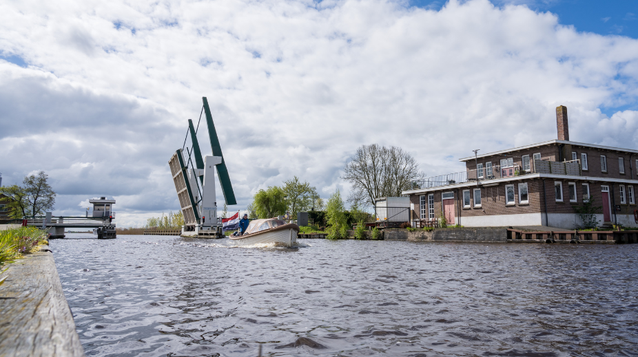 Boot-bij-Kaaspakhuis-Friesland-Ester-Bouwsma