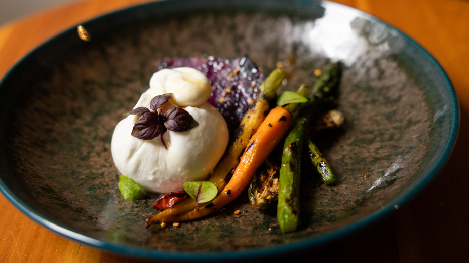 Burrata-met-gegrilde-groenten-Demetra-Amsterdam