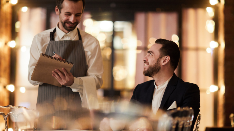 Gast-en-bediening-in-restaurant